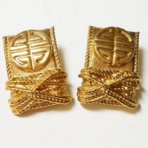 WILLING TO TRADE - Trade Value $300